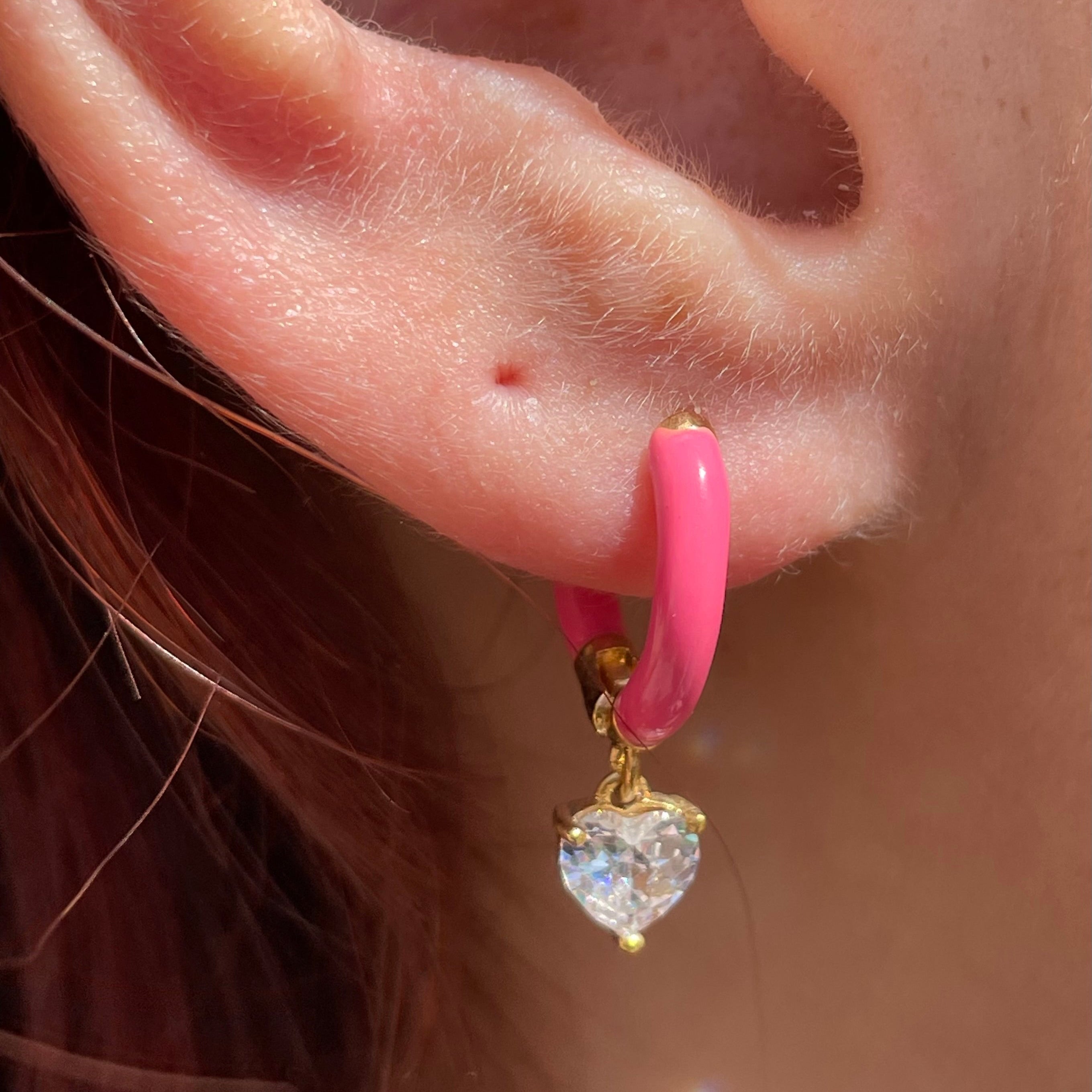 Cerchietto smaltato con cuore pendente in 7 colori