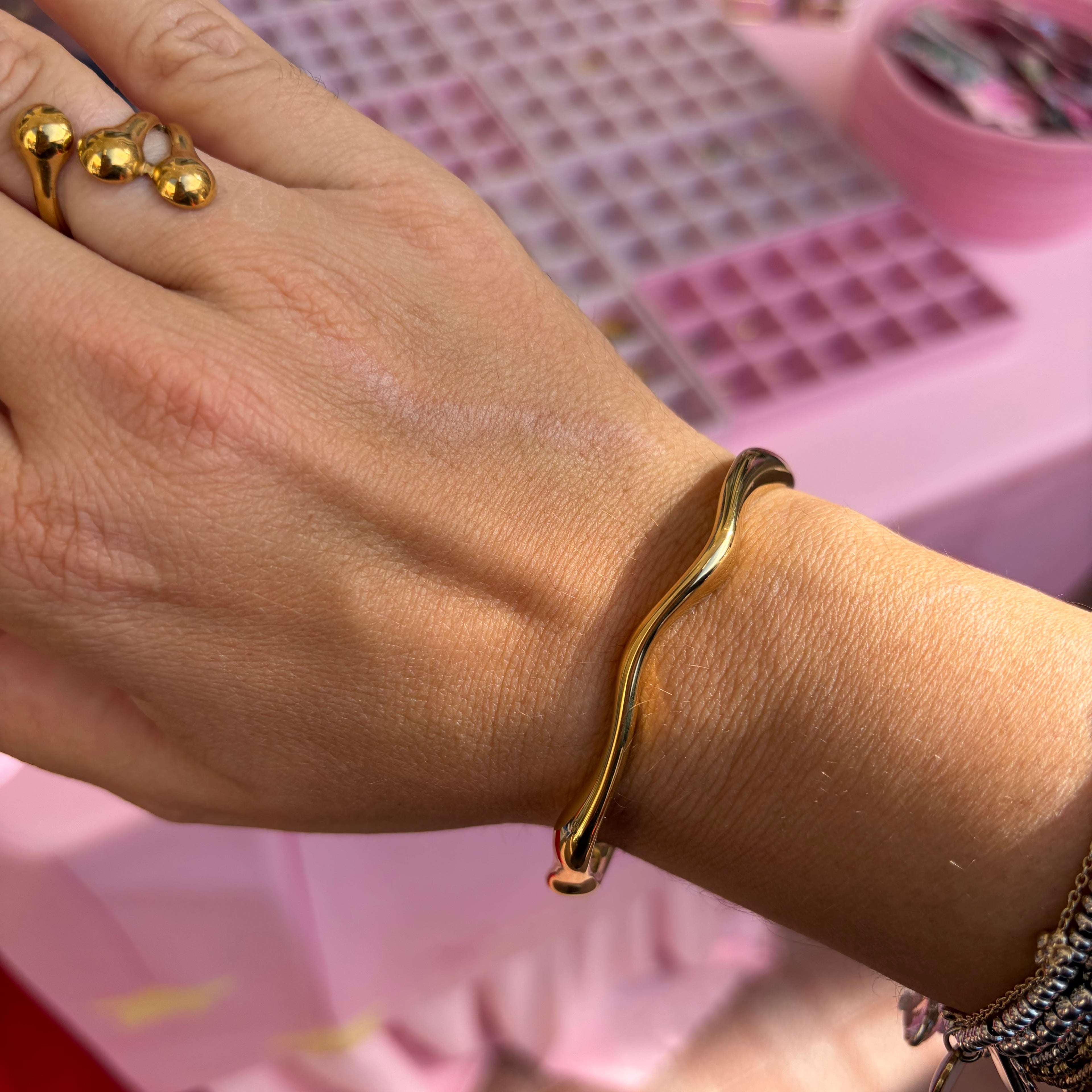 Bracciale rigido line in 2 colori