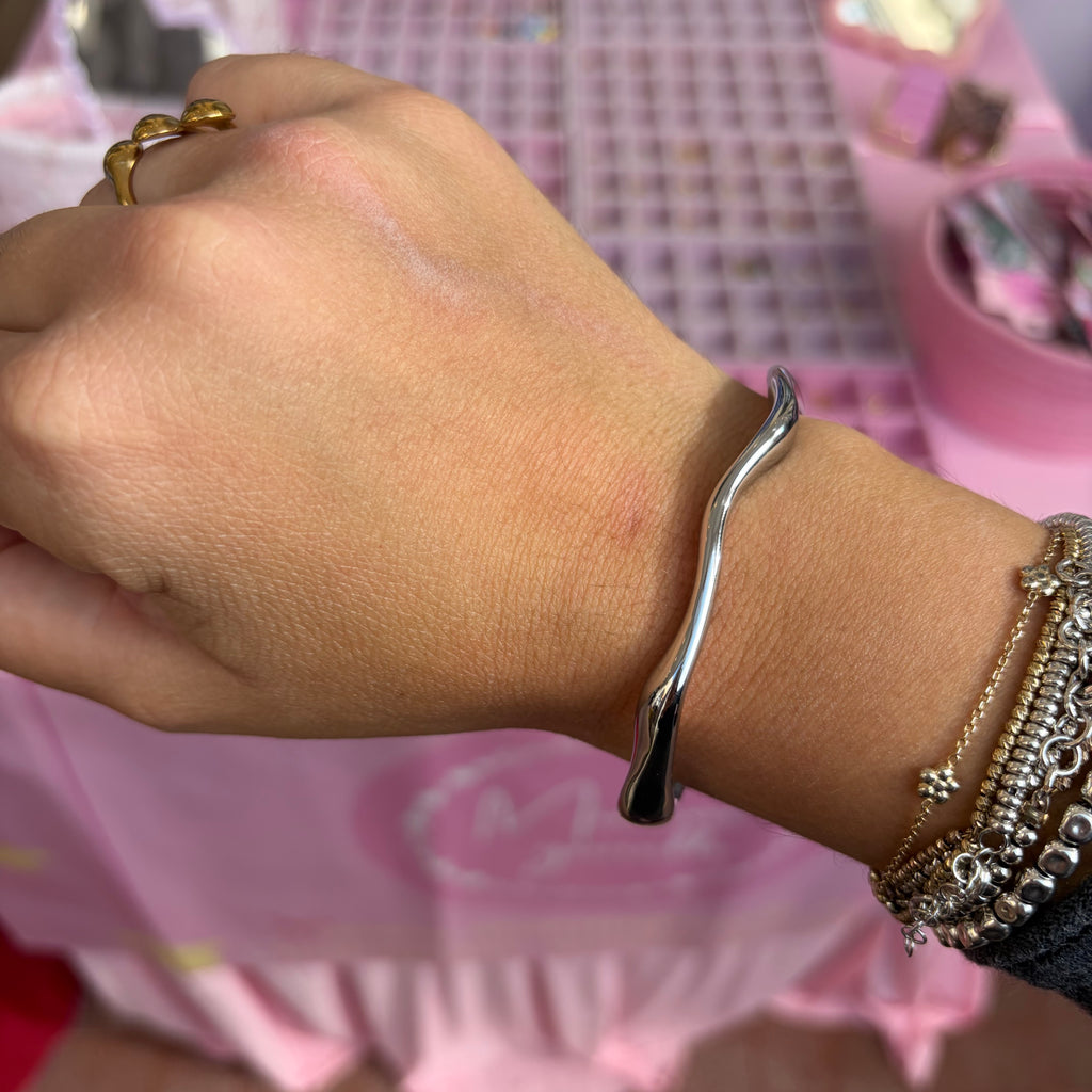 Bracciale rigido line in 2 colori