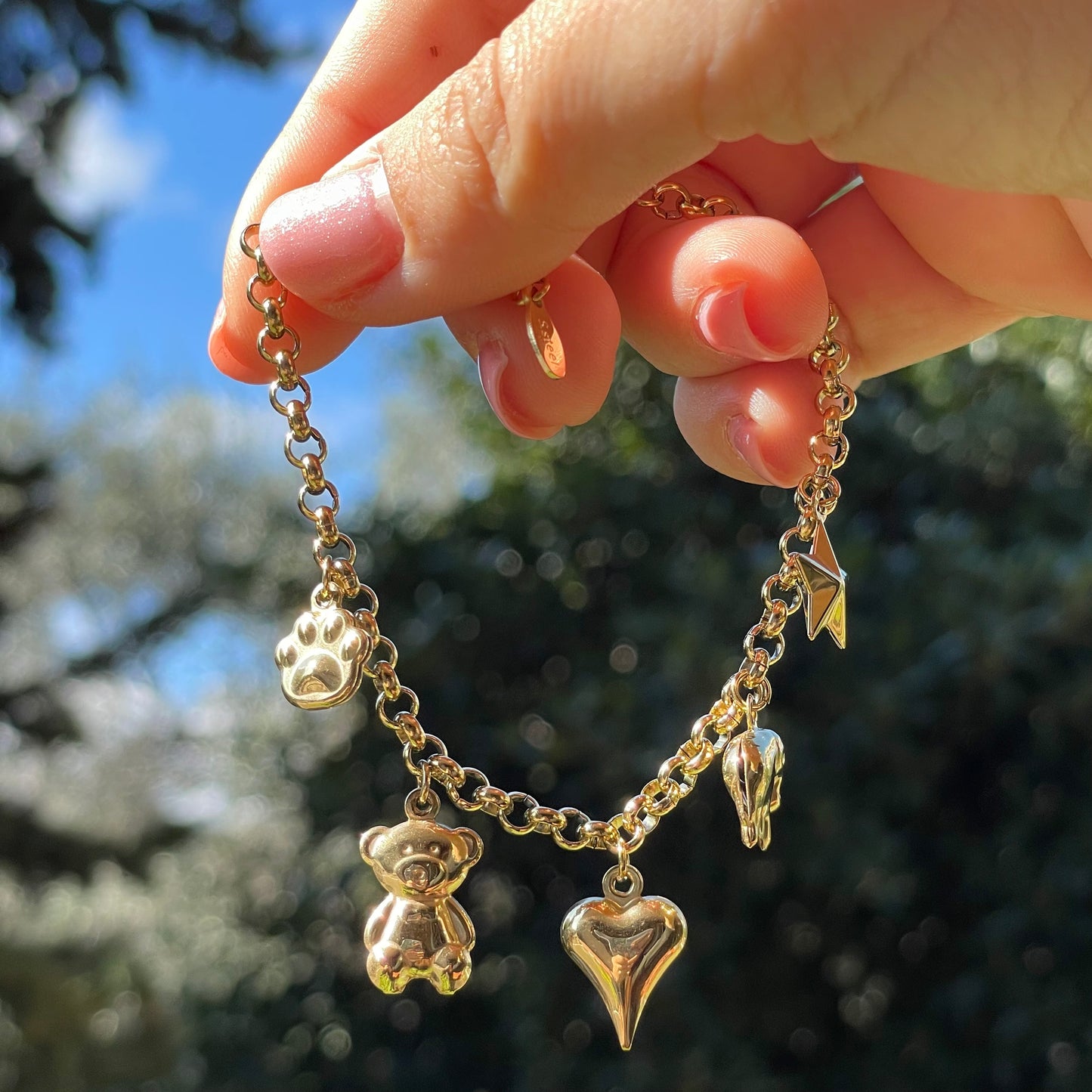 Bracciale charm sonagli in 2 colori