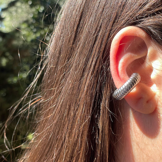 Ear cuff rigato medio in 2 colori