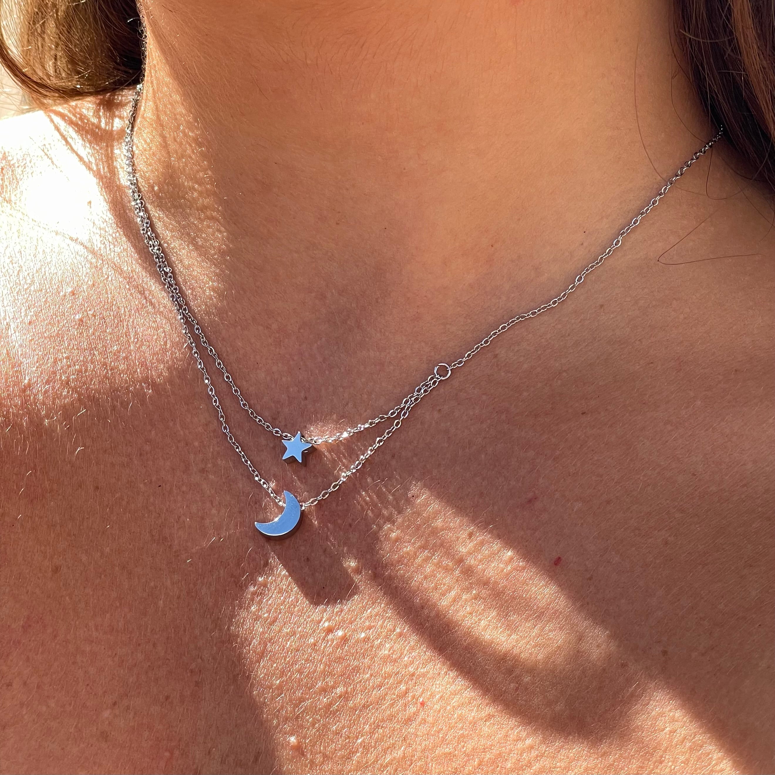 Collana a doppio giro con stella e luna in 2 colori