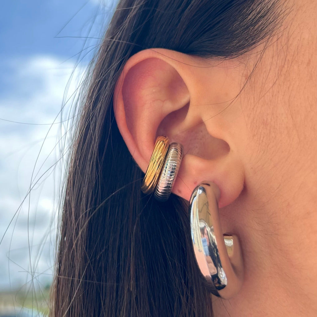 Ear cuff ondeggiante piccolo in 2 colori