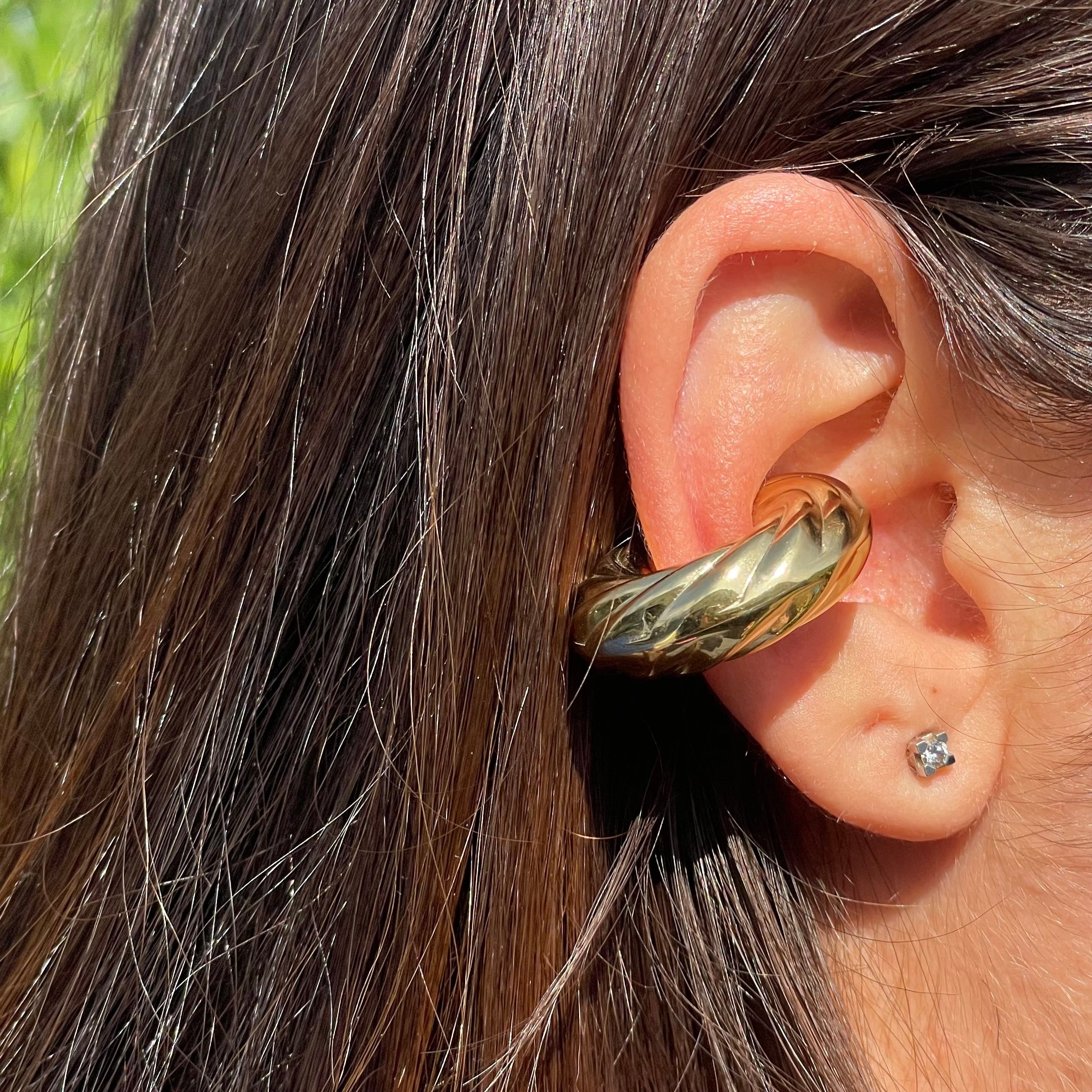 Ear cuff ondeggiante grande in 2 colori
