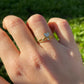 Anello ondulato e cuore perlato