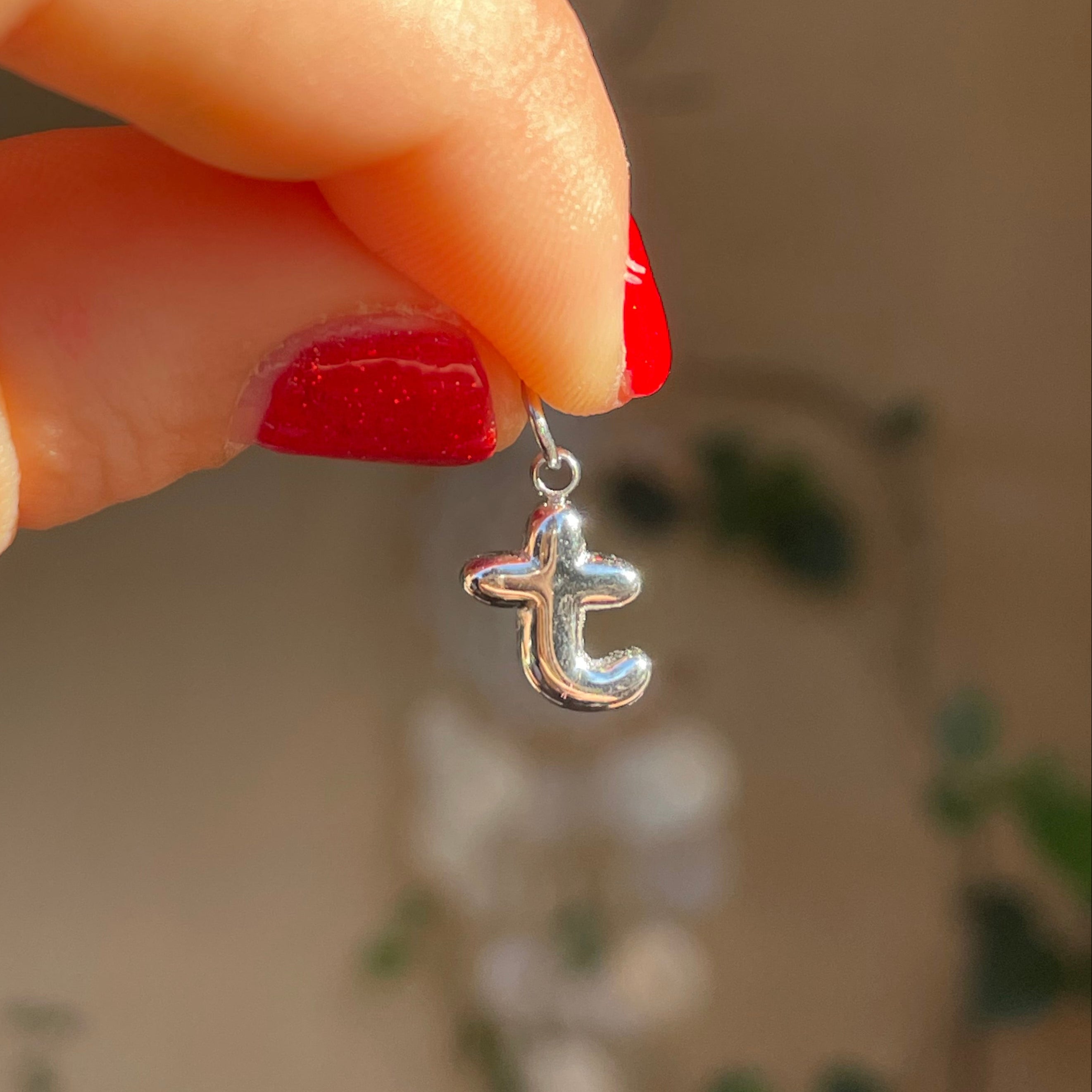 Charm letterina a palloncino piccola in 2 colori