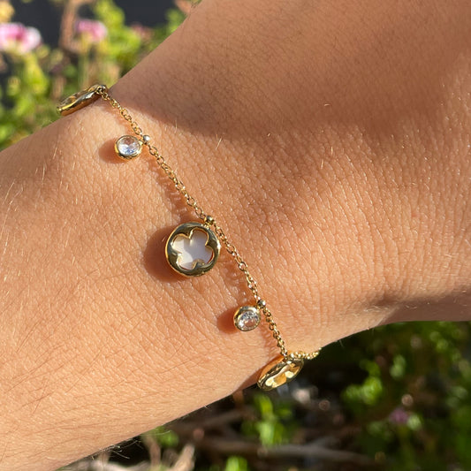 Bracciale quadrifogli incastonati perlati