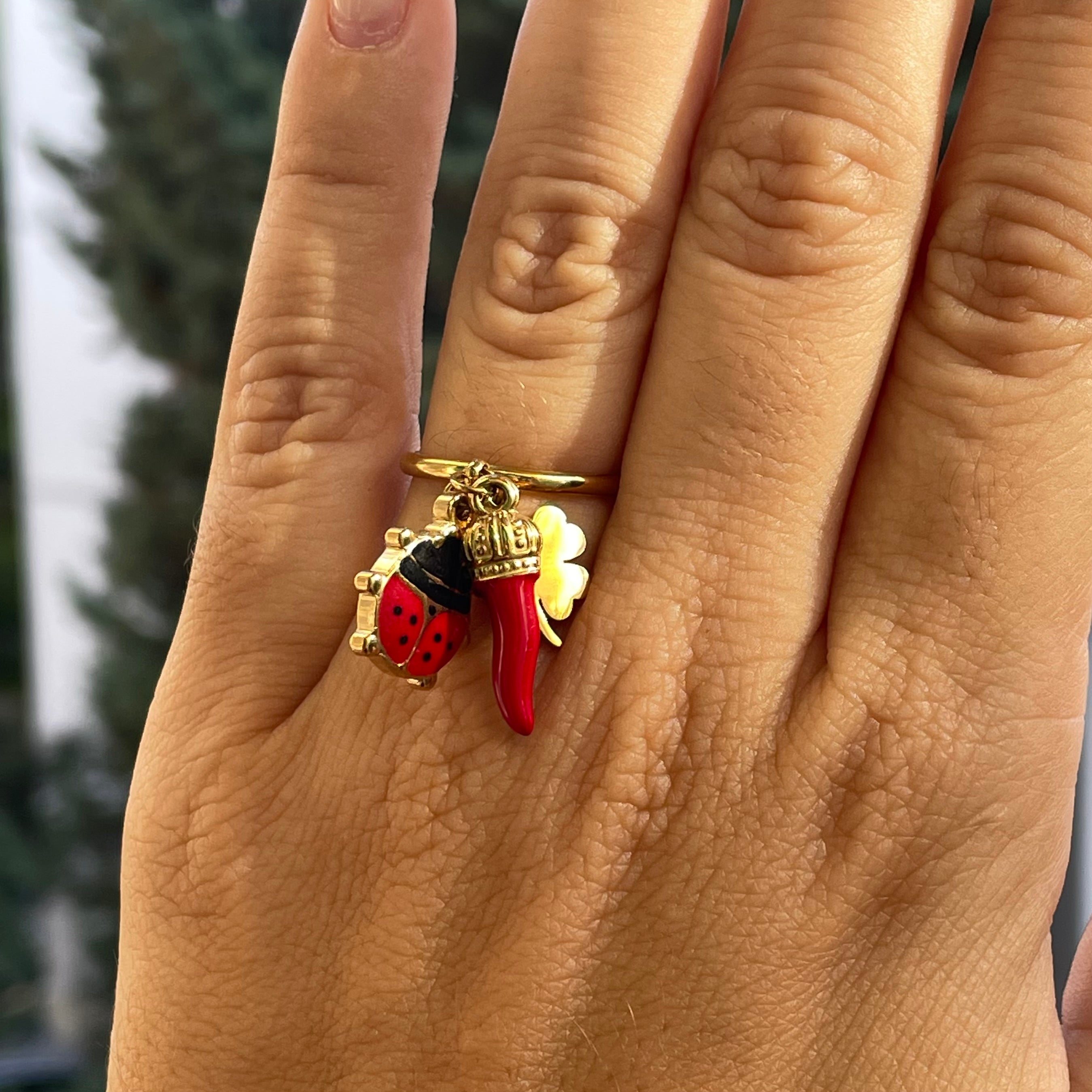 Anello coccinella, corno e quadrifoglio portafortuna in 2 colori