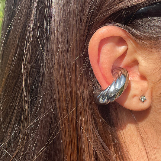 Ear cuff ondeggiante grande in 2 colori
