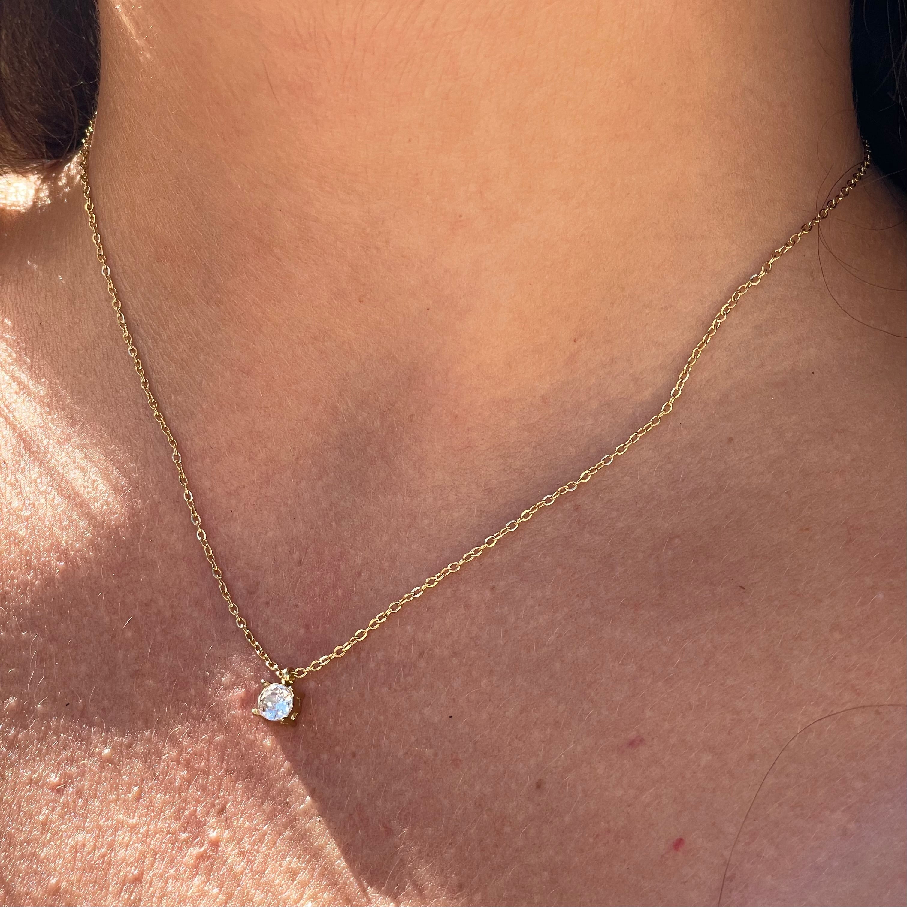 Collana punto luce in 2 colori