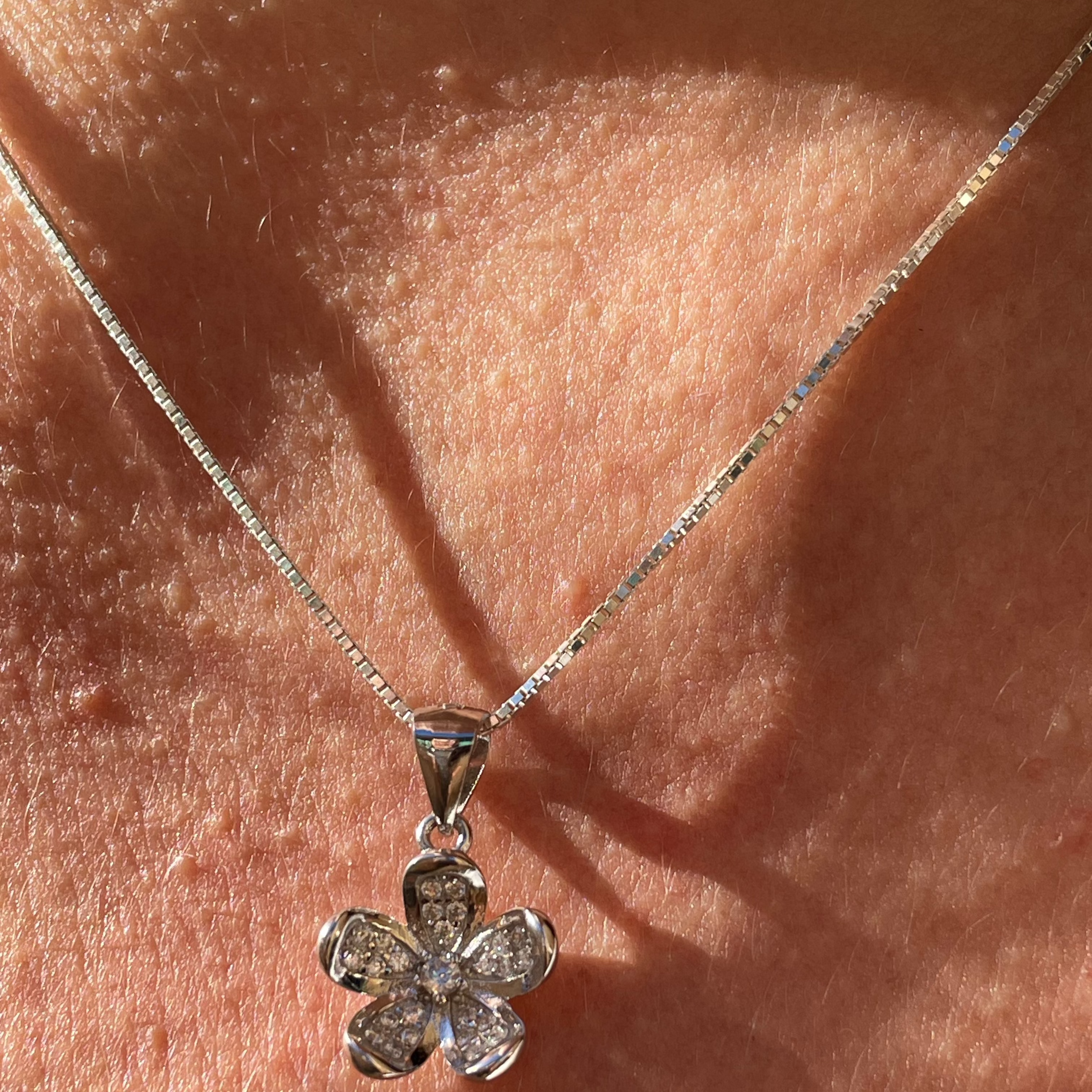 Collana fiore con zirconi