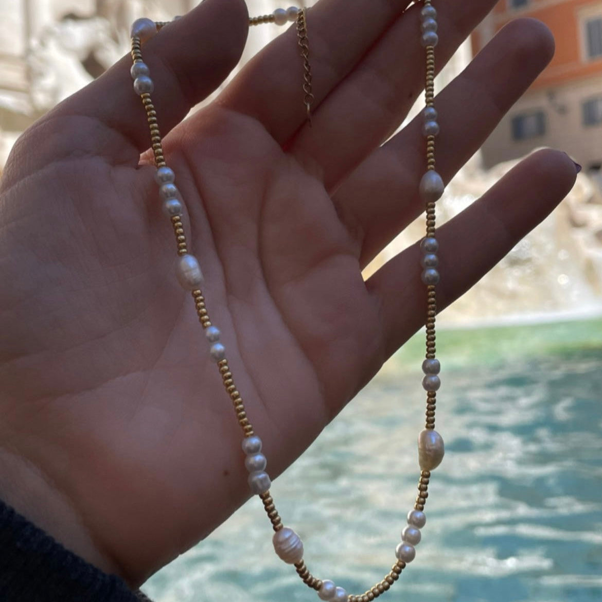 Collana con perle e perline in 2 colori