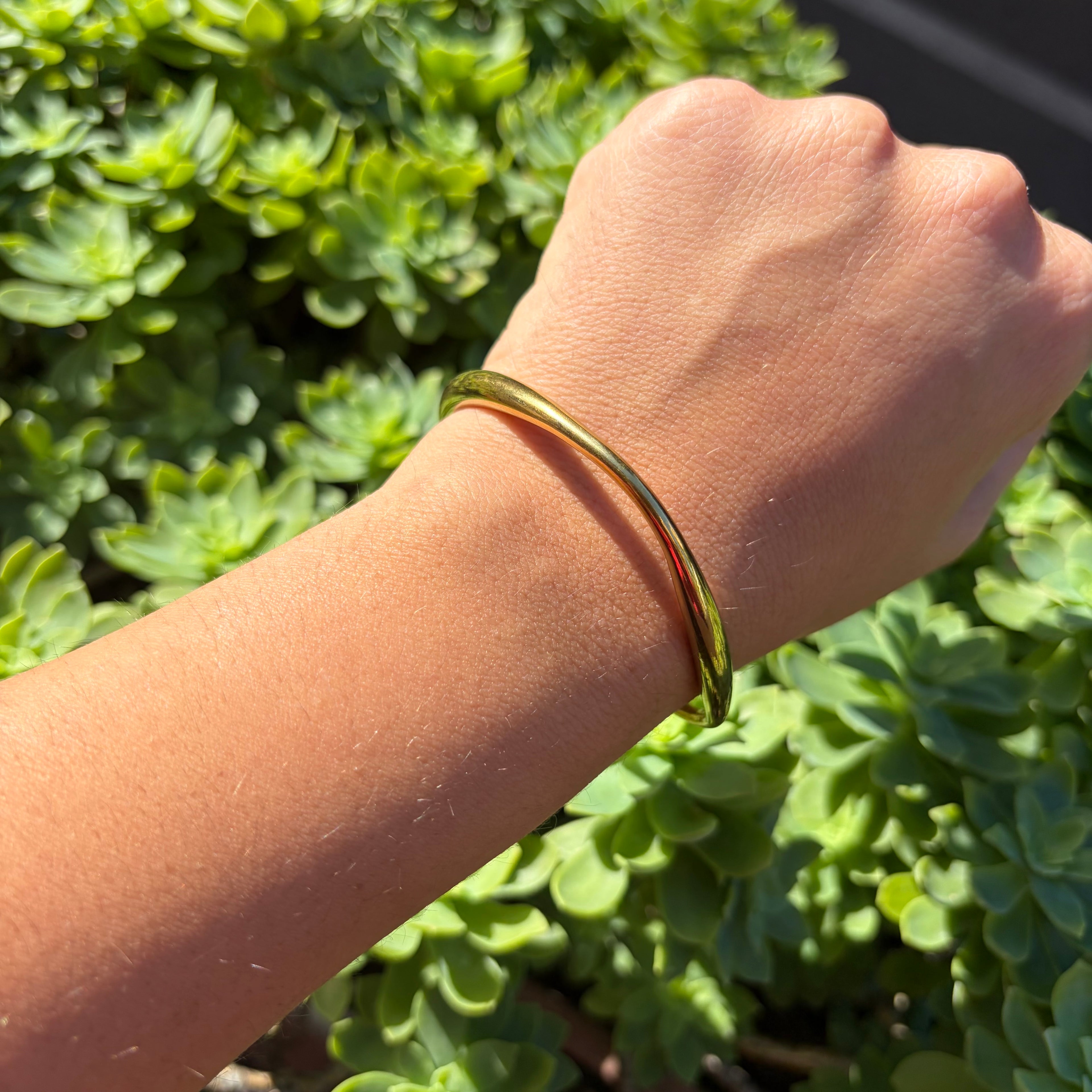 Bracciale rigido onda  in 2 colori