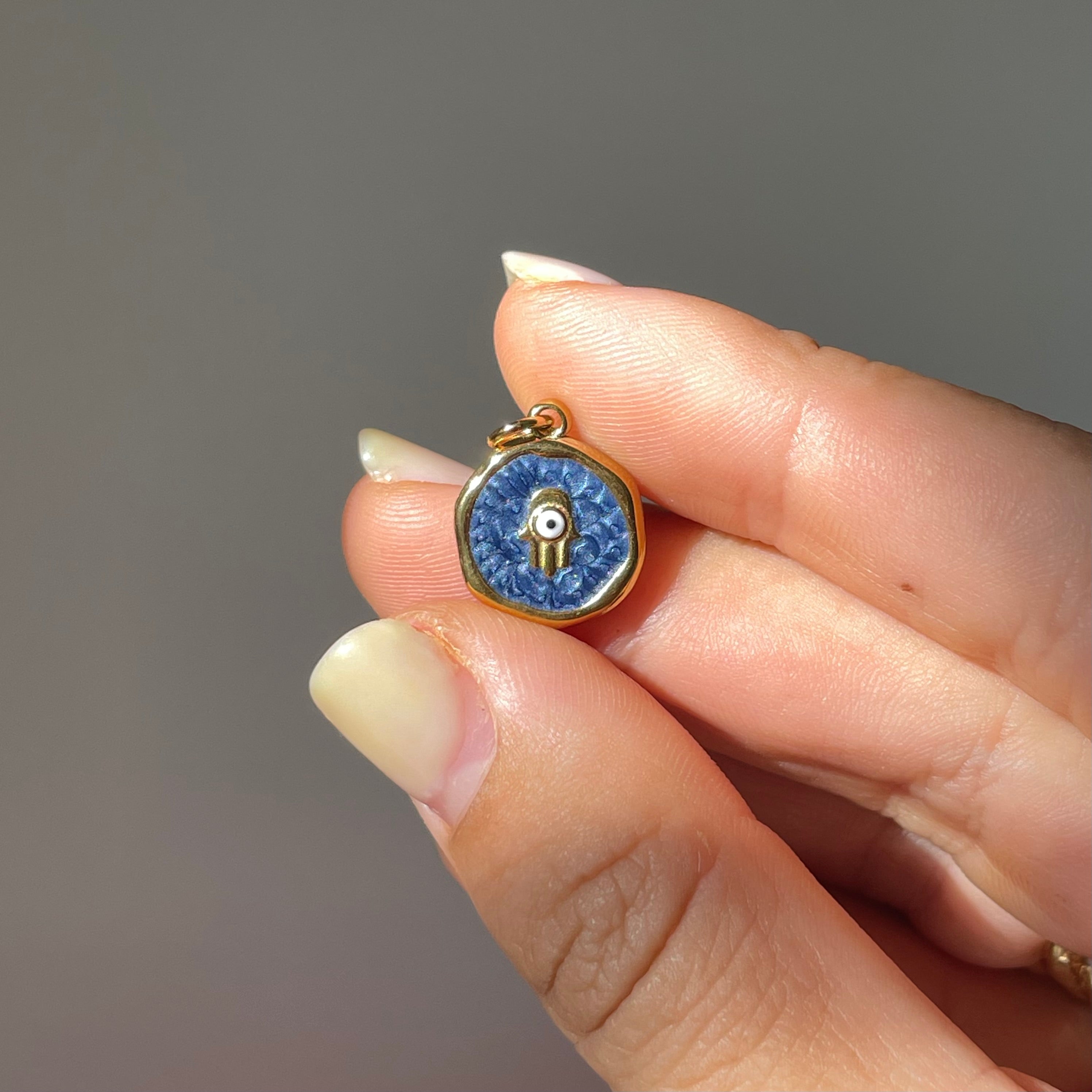 Charm mano di Fatima blu