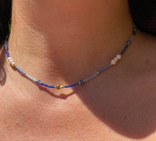 Collana con perle e perline in 4 colori