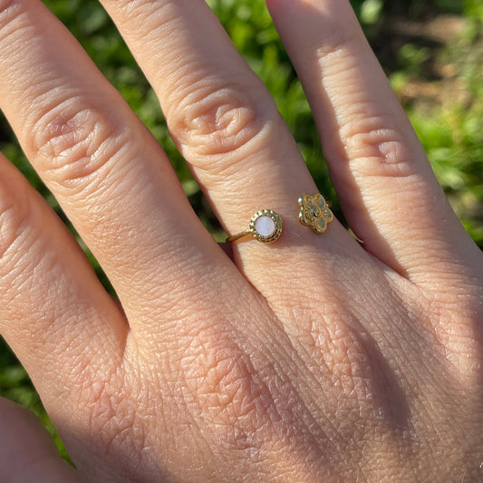 Anello fiore e cerchio perlato