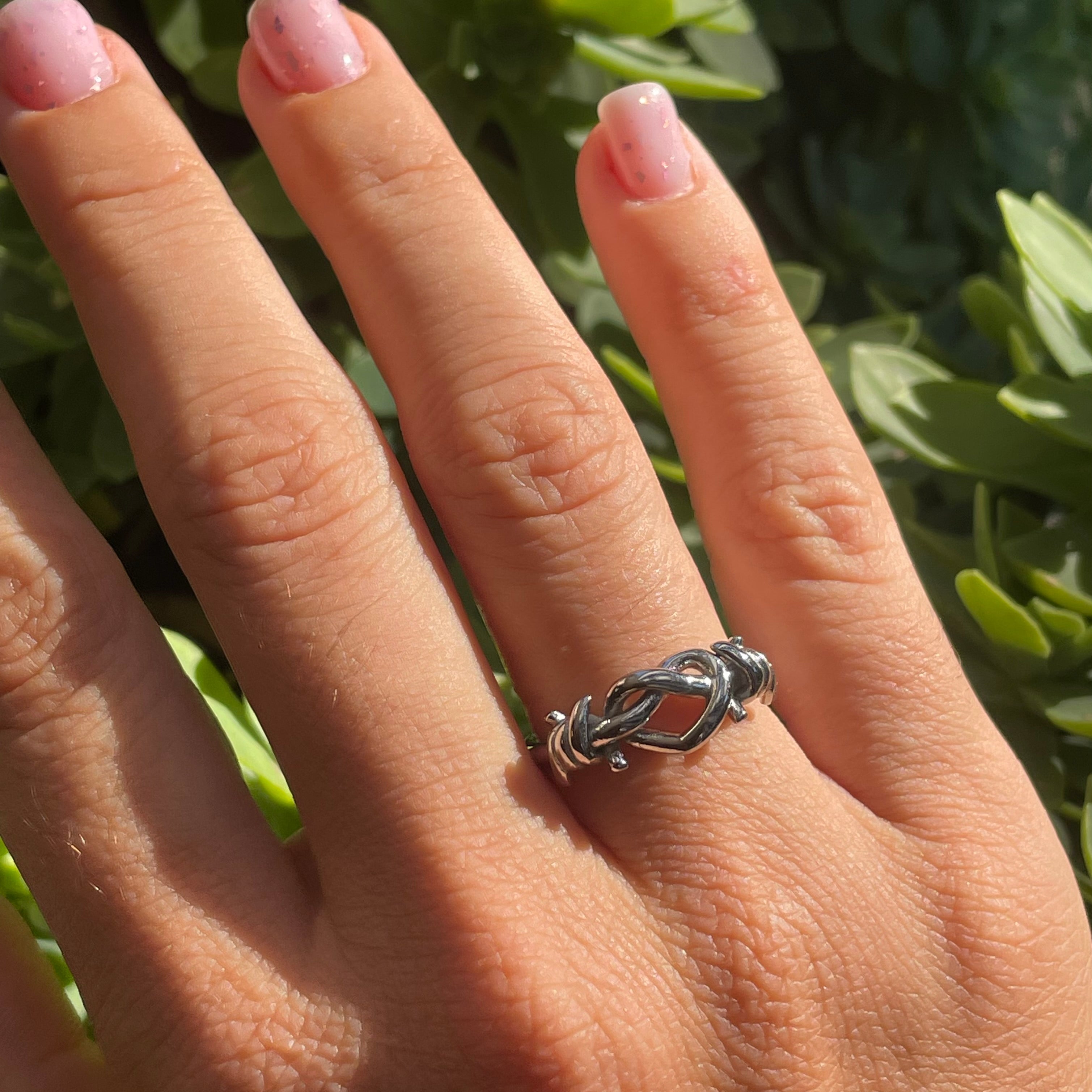 Anello con nodo che forma cuore in 2 colori