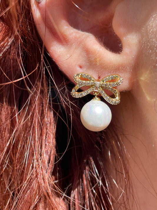 Orecchino fiocco di perla in 2 colori
