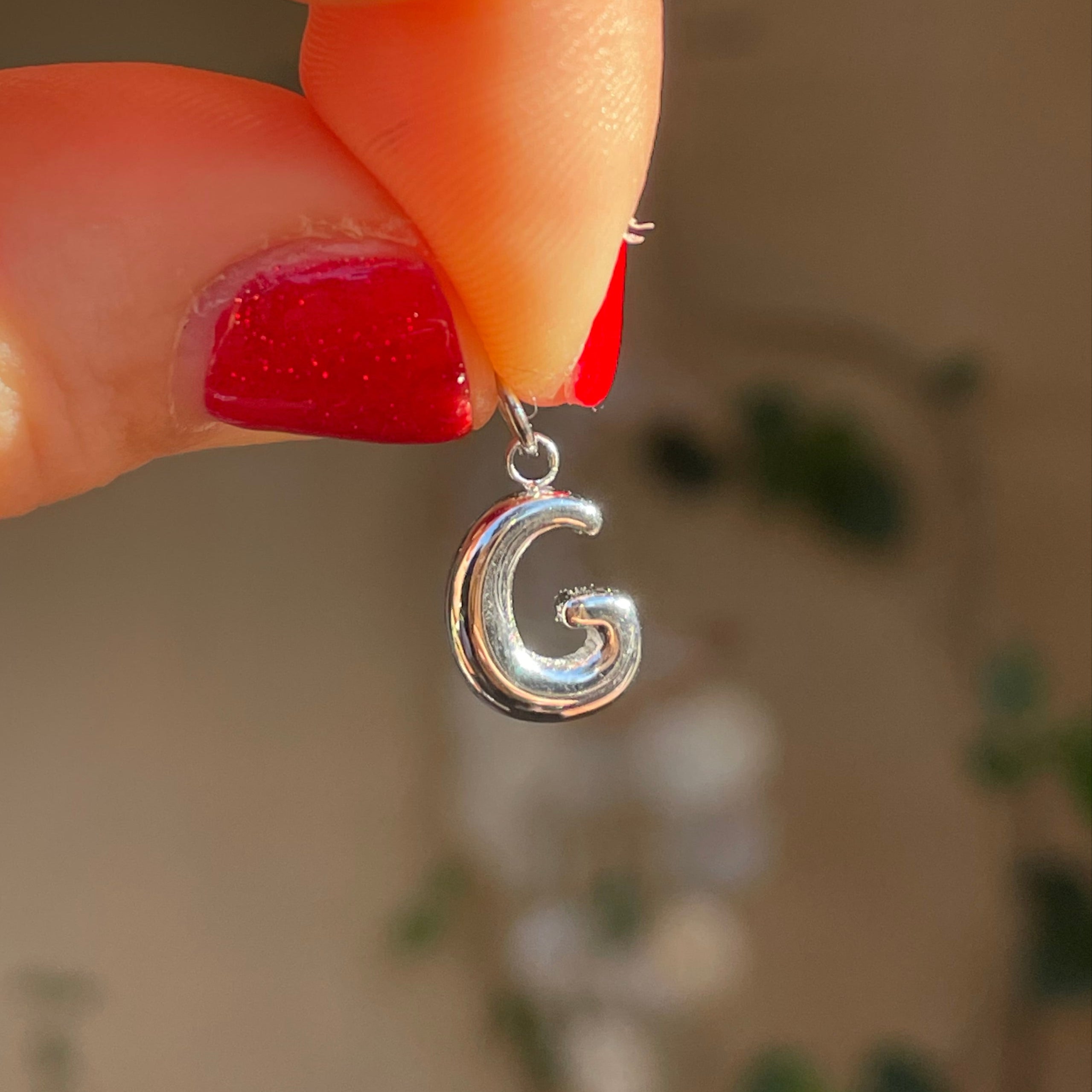Charm letterina a palloncino piccola in 2 colori