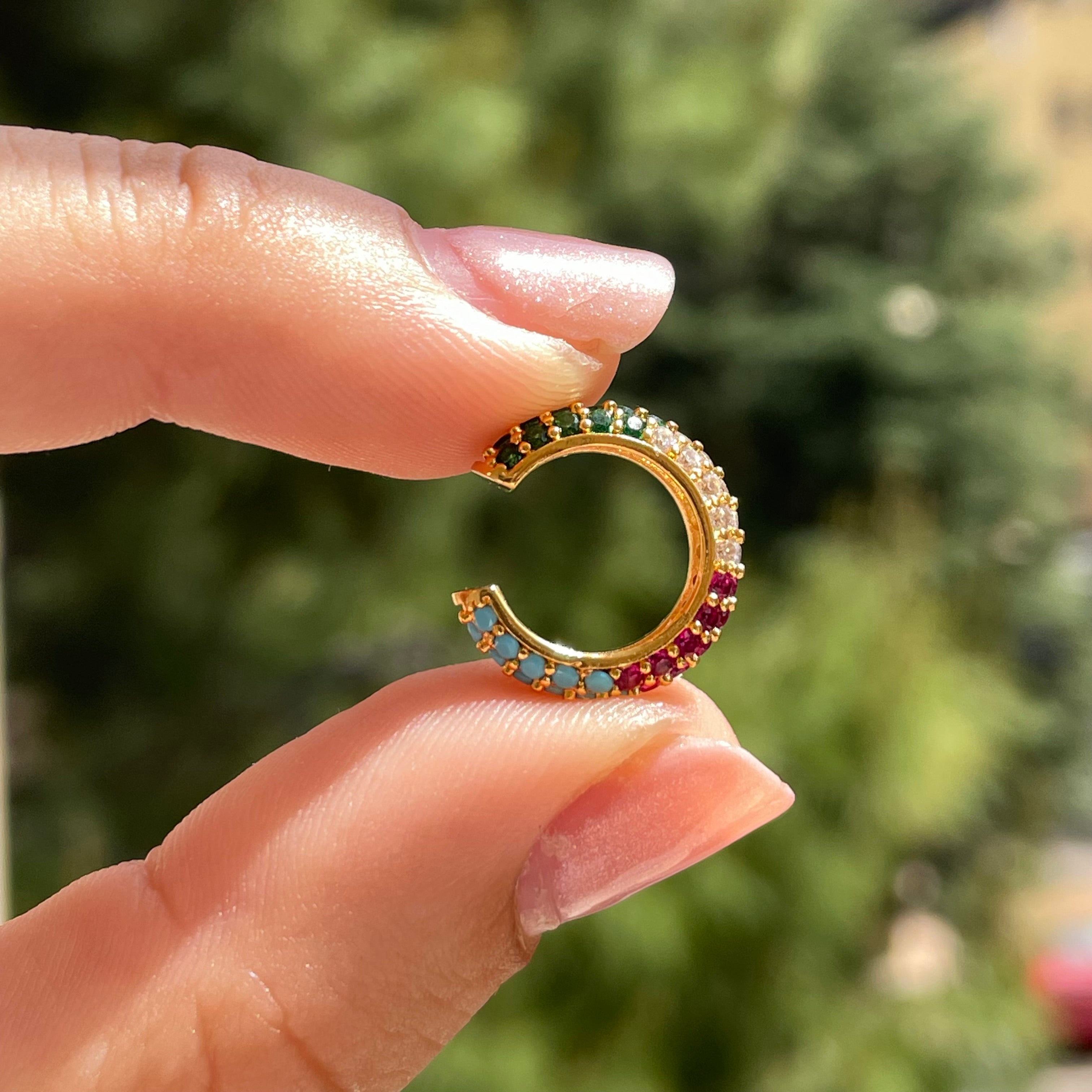 Ear cuff mini con zirconi colorati in 4 colori