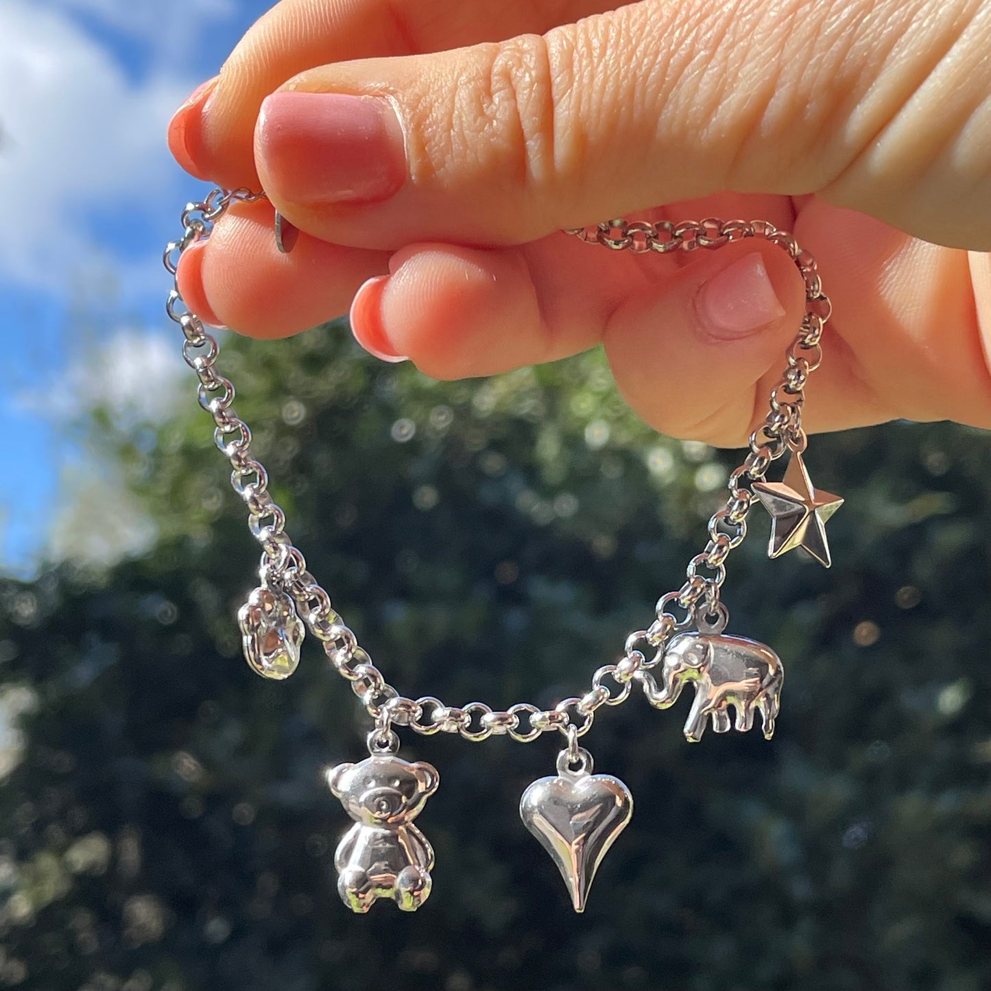 Bracciale charm sonagli in 2 colori