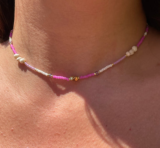 Collana con perle e perline in 4 colori