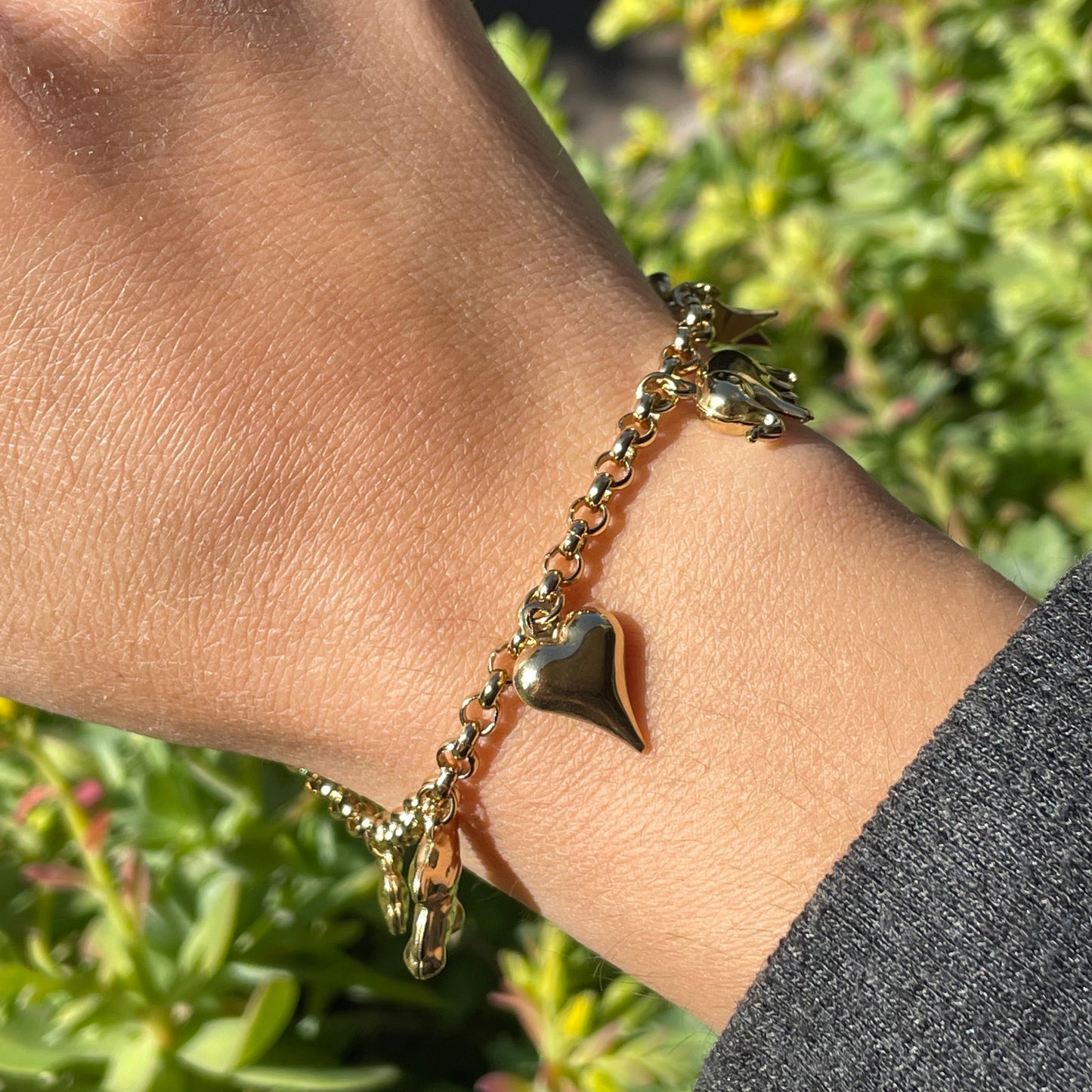 Bracciale charm sonagli in 2 colori