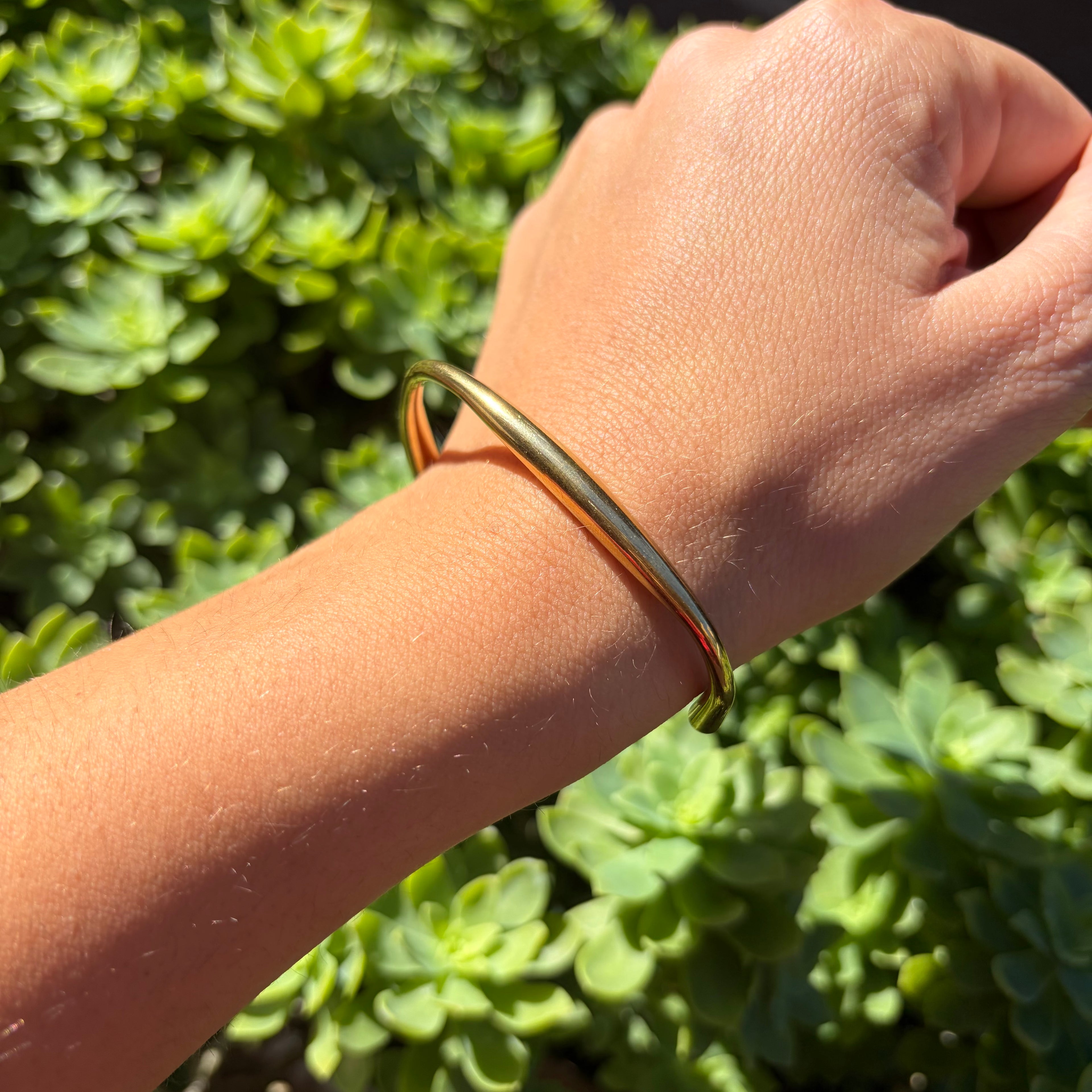 Bracciale rigido onda  in 2 colori