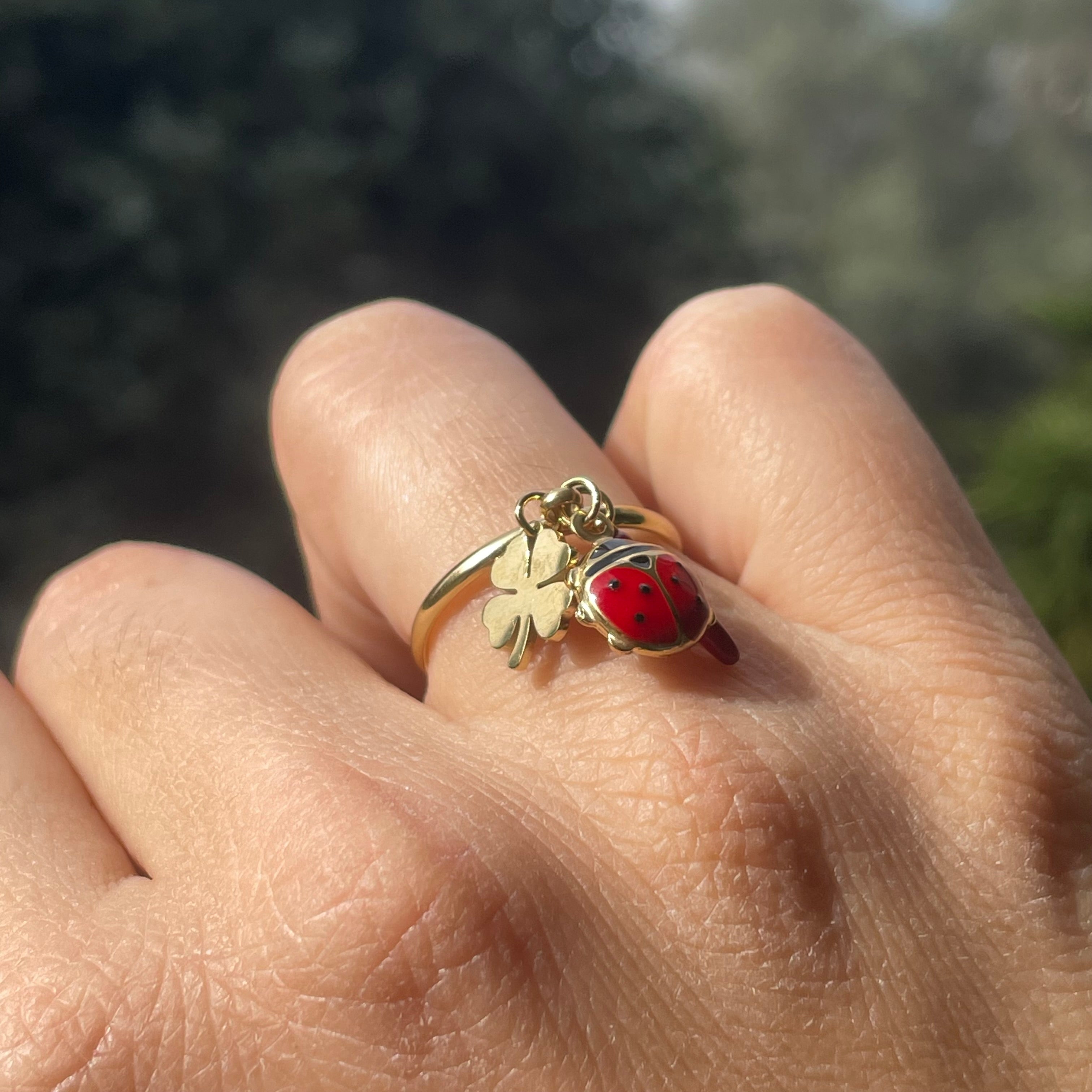 Anello coccinella, corno e quadrifoglio portafortuna in 2 colori