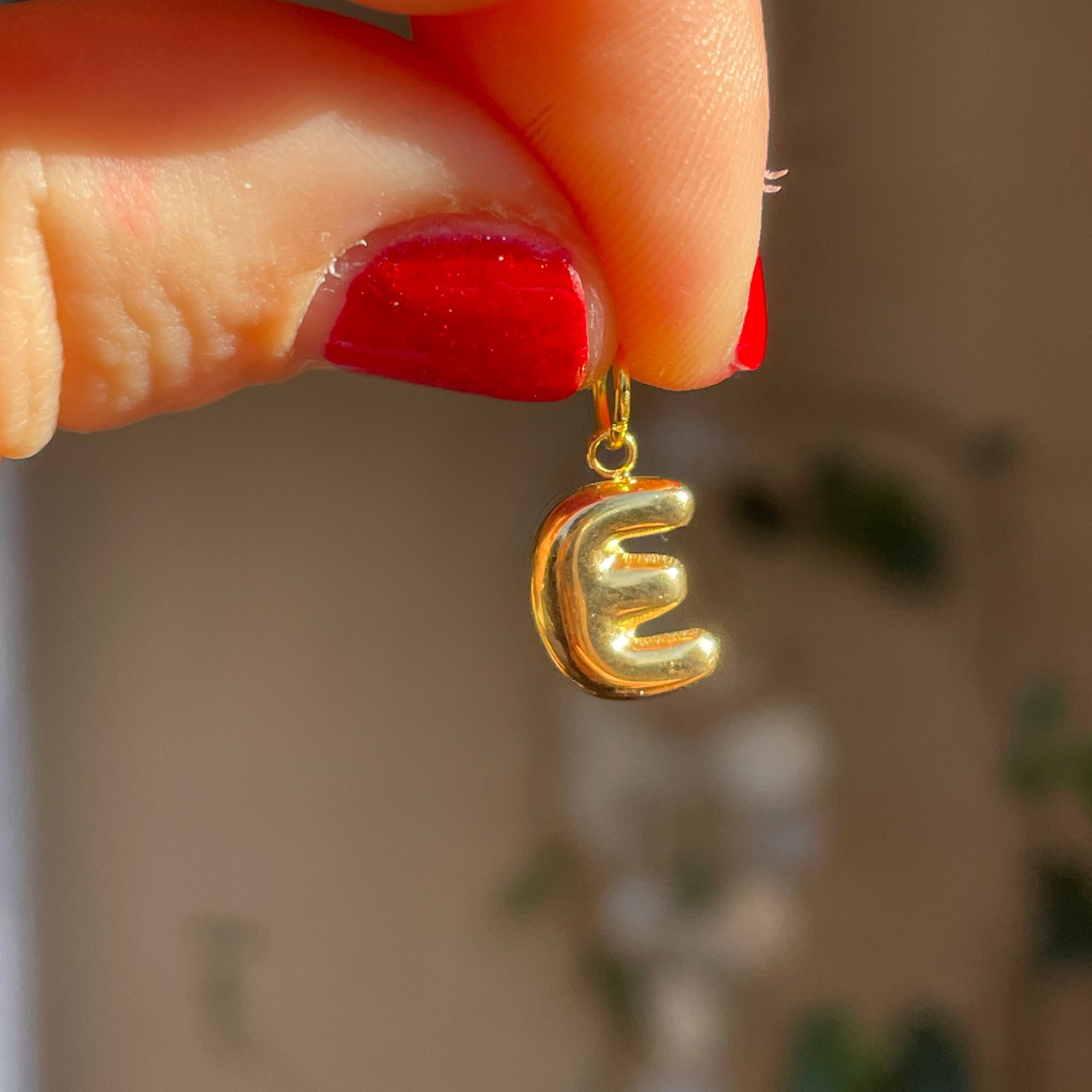 Charm letterina a palloncino piccola in 2 colori