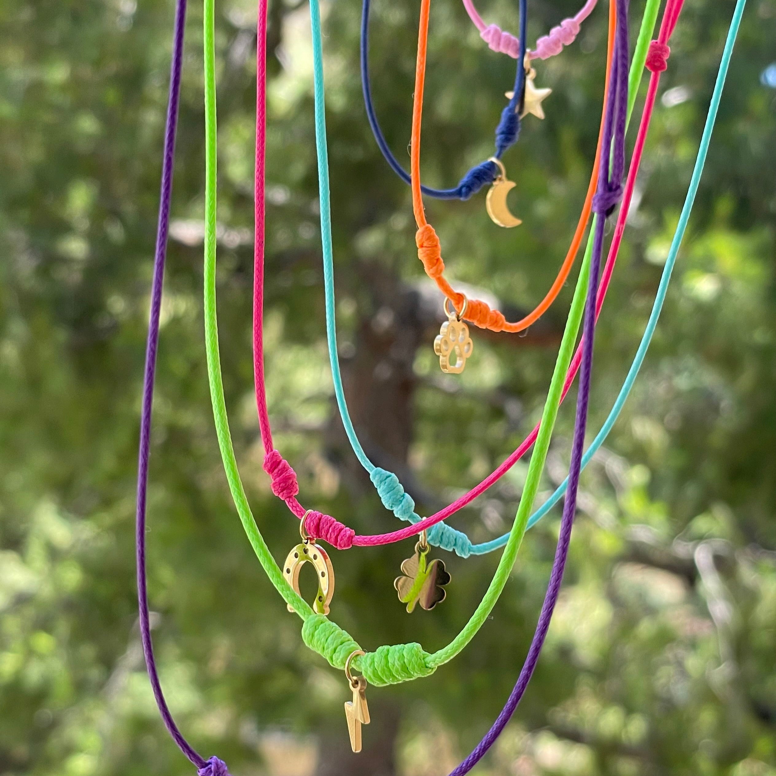 Collana colorata con charmimino