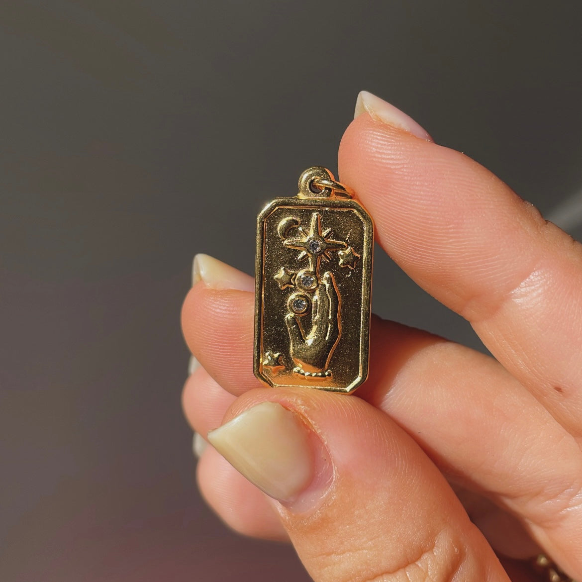 Charm Mano tra le stelle