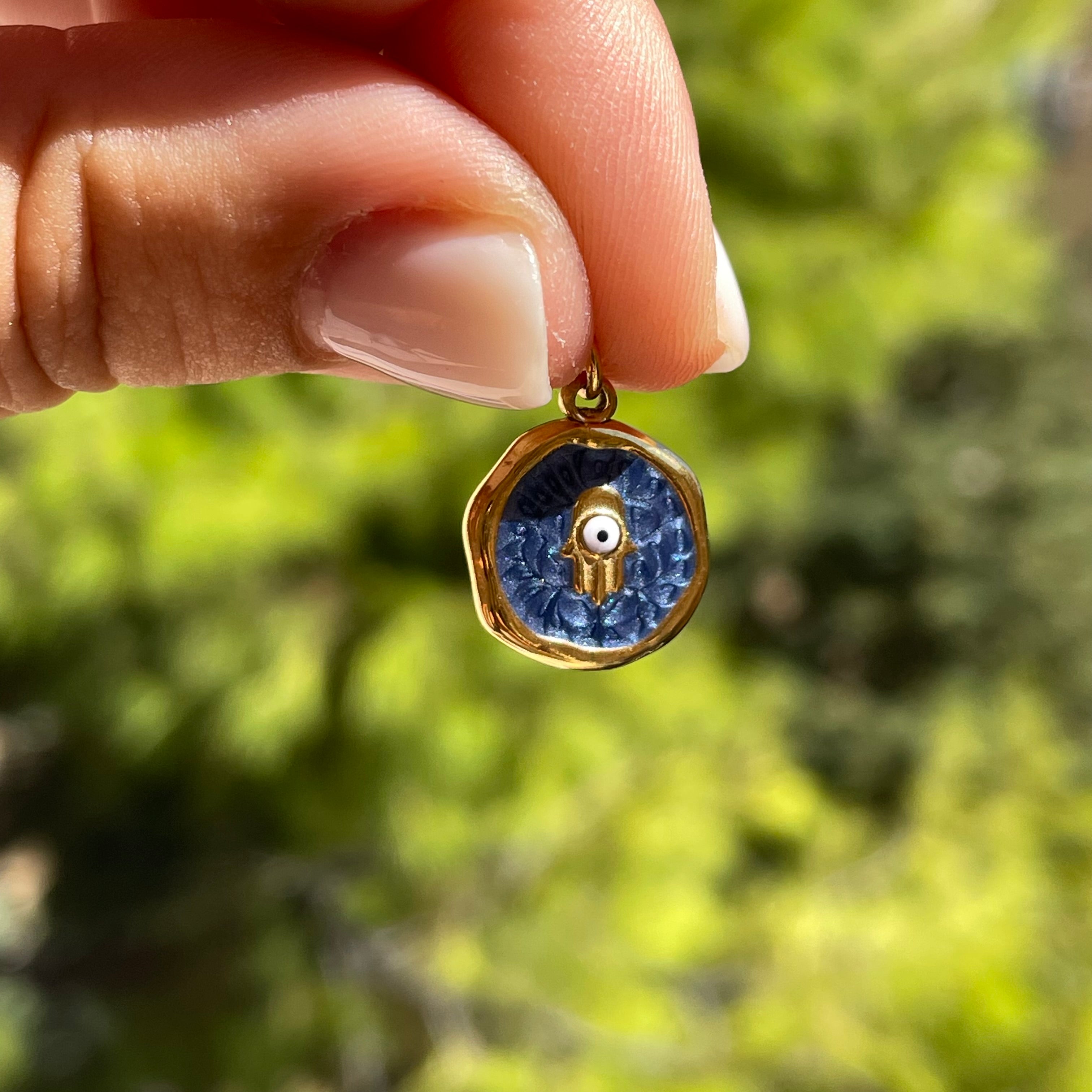 Charm mano di Fatima blu