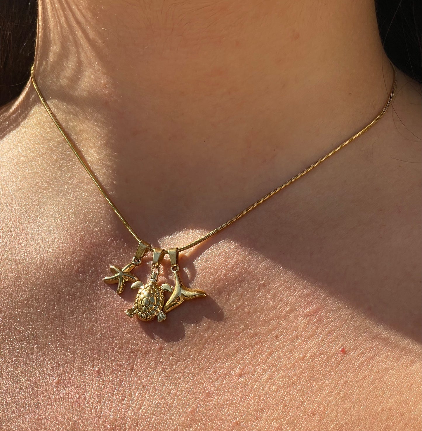 Collana con tartaruga, coda di balena e stella marina in 2 colori