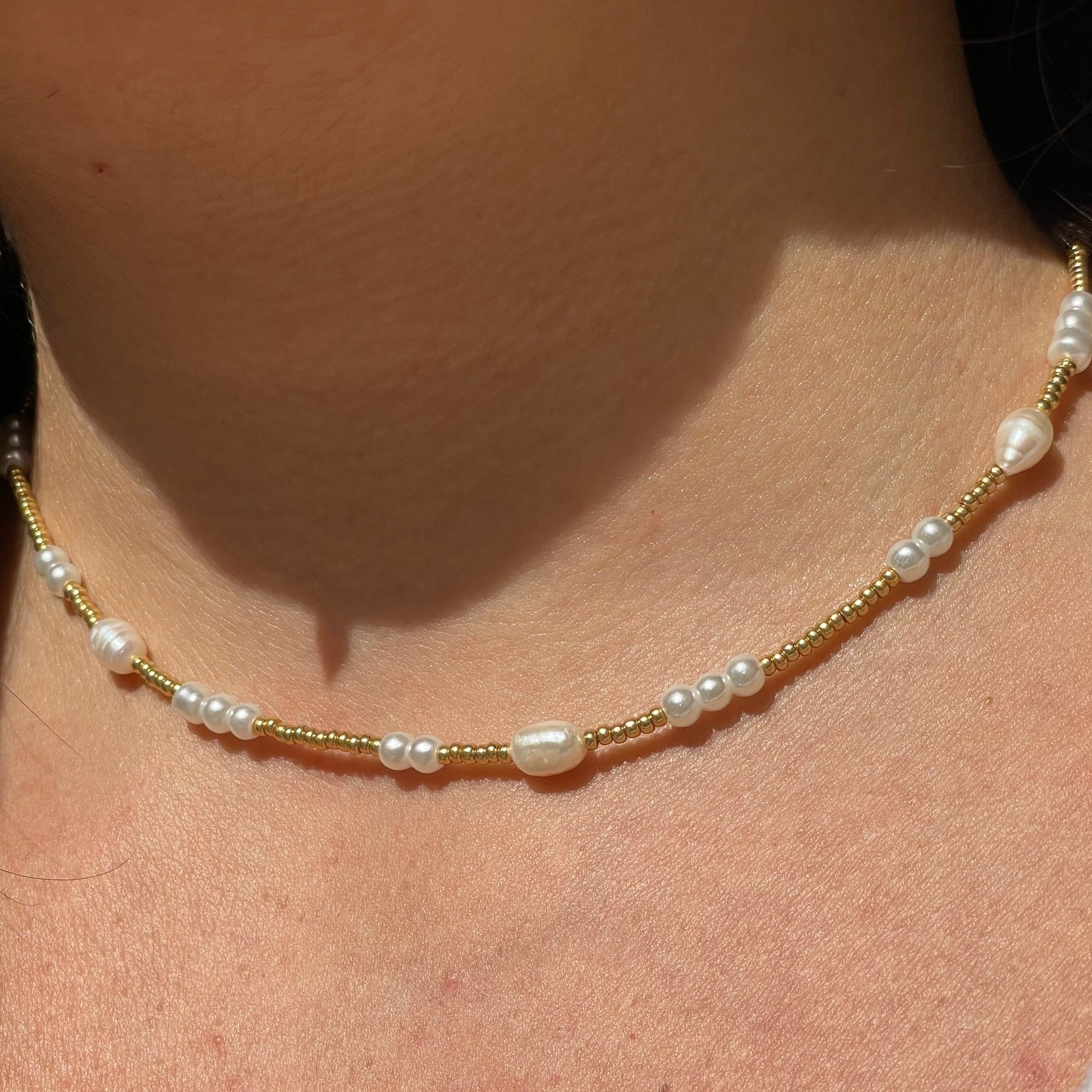 Collana con perle e perline in 2 colori