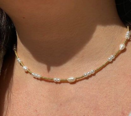 Collana con perle e perline in 2 colori