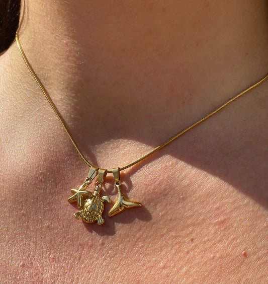 Collana con tartaruga, coda di balena e stella marina in 2 colori