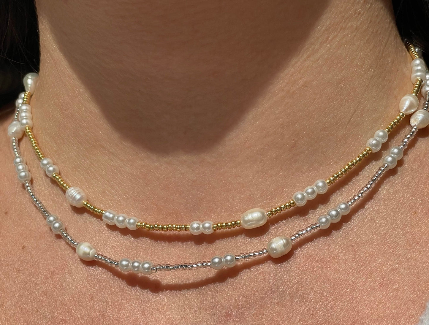 Collana con perle e perline in 2 colori