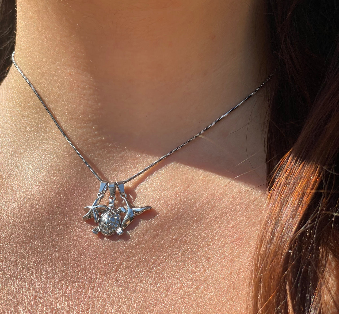 Collana con tartaruga, coda di balena e stella marina in 2 colori