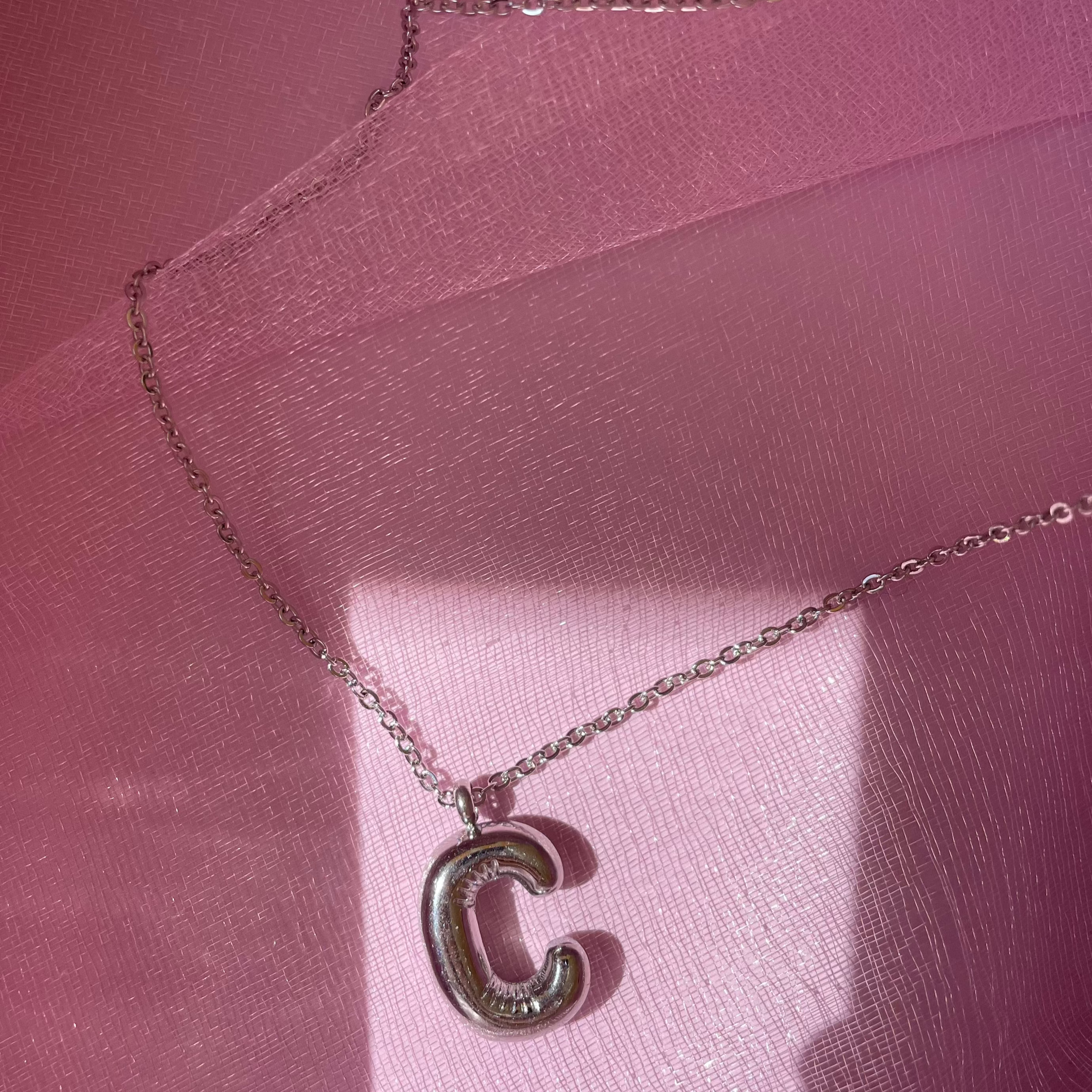 Collana letterina a palloncino in 2 colori