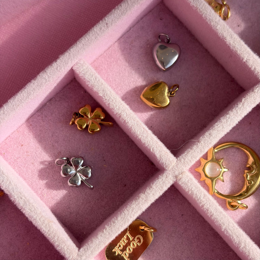 Charm Quadrifoglio bombato in 2 colori