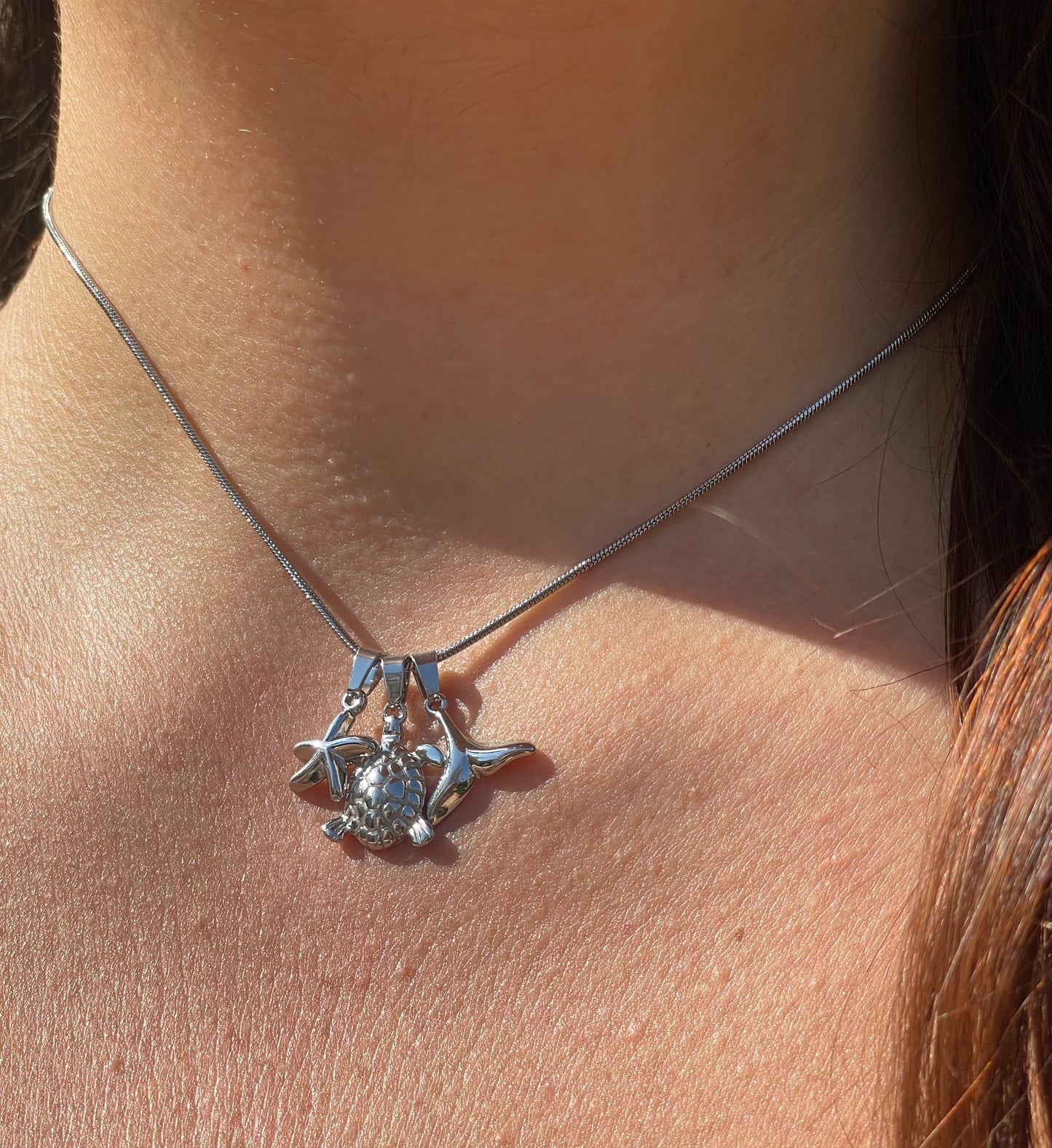 Collana con tartaruga, coda di balena e stella marina in 2 colori