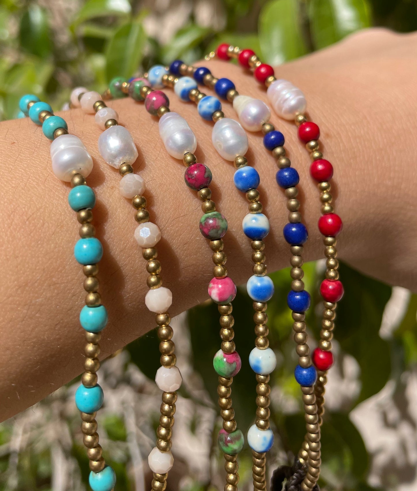 Bracciale con perle di fiume in 6 colori