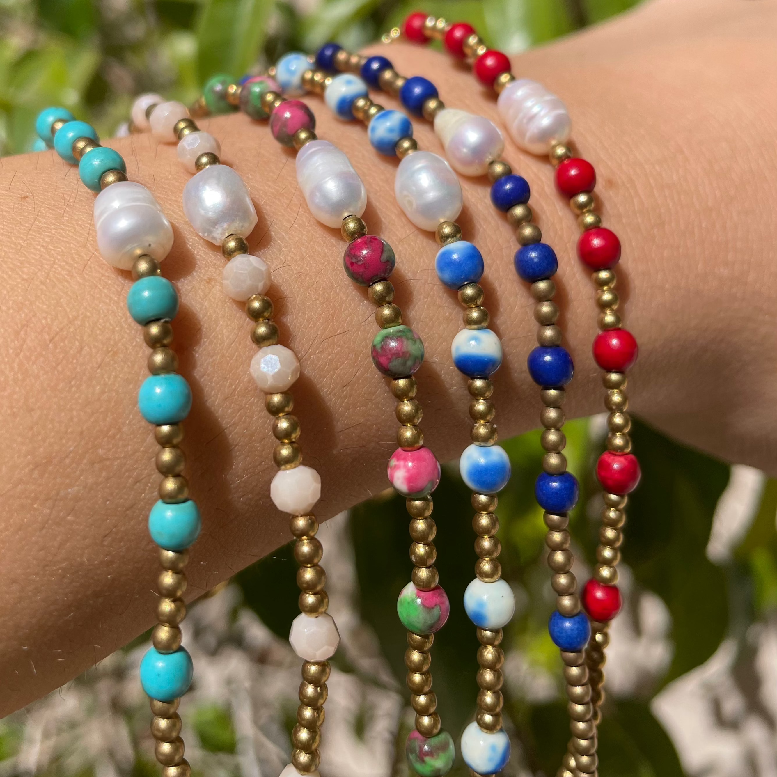 Bracciale con perle di fiume in 6 colori