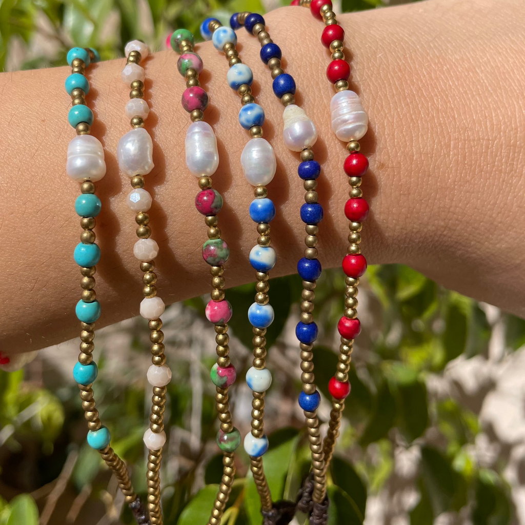 Bracciale con perle di fiume in 6 colori