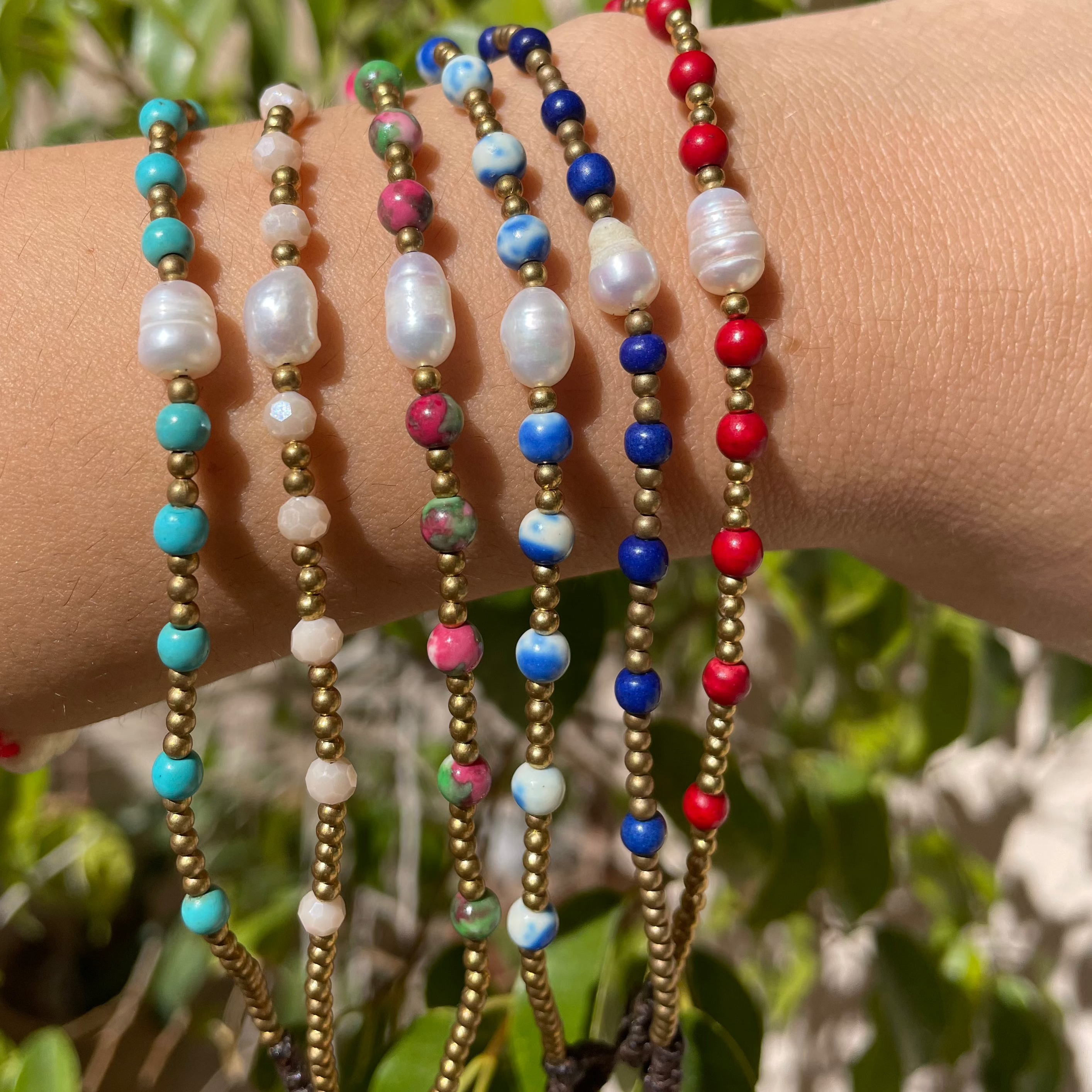Bracciale con perle di fiume in 6 colori