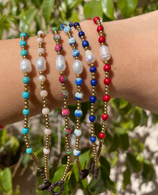 Bracciale con perle di fiume in 6 colori