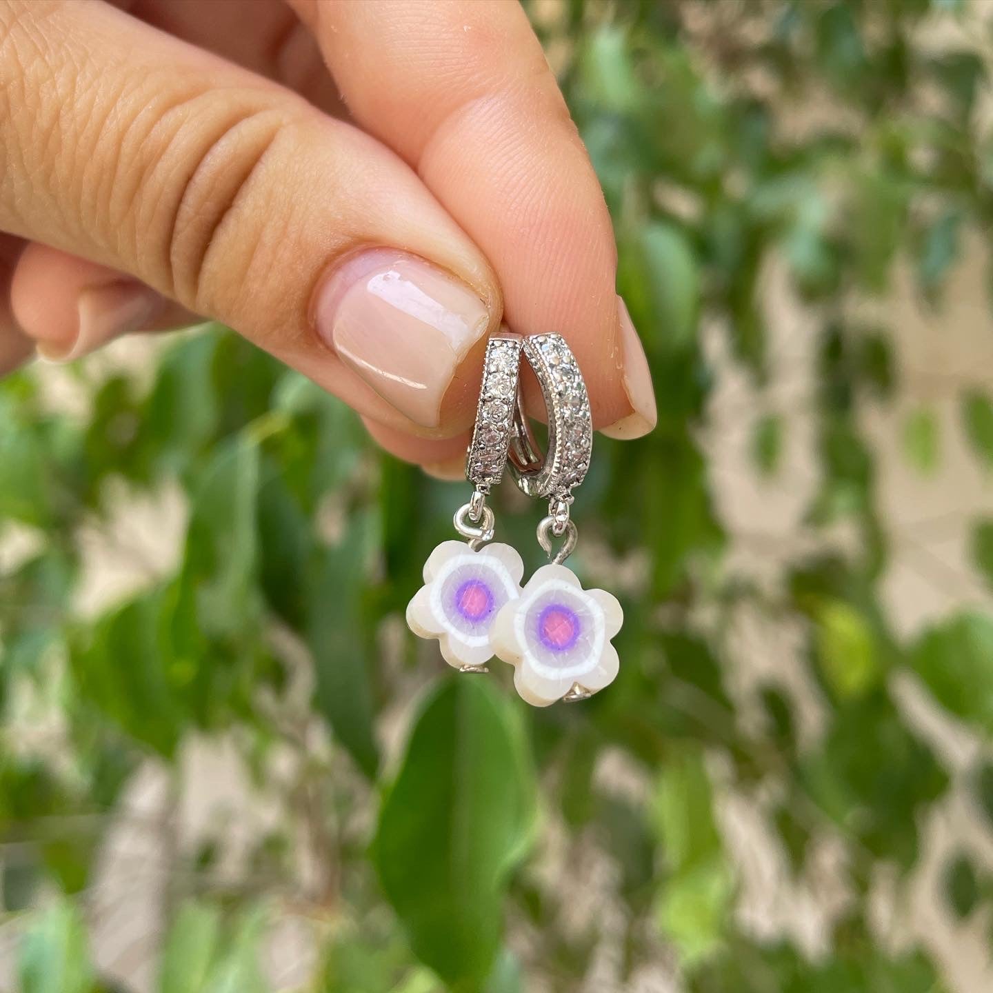 Orecchini con fiori in 8 colori