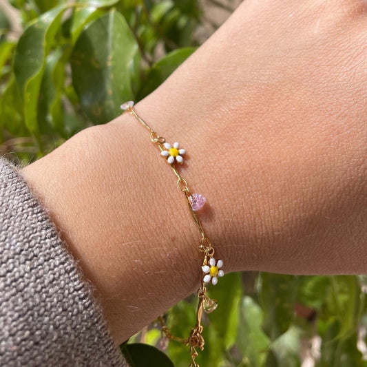 Bracciale con margherite bianche pendenti