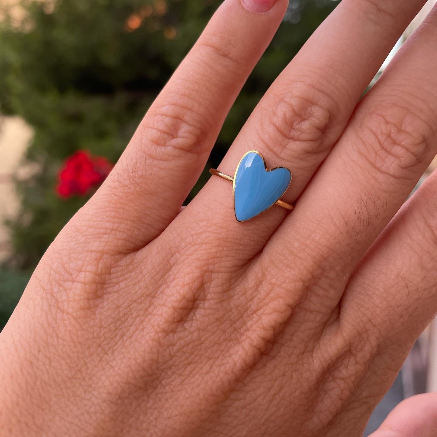 Anello a forma di cuore smaltato in 3 colori